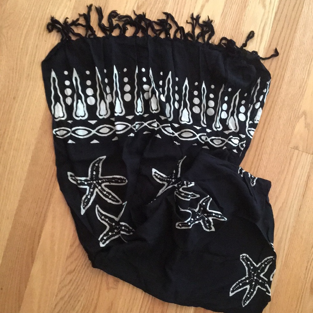 NEW Scarf Black & White w/ Starfish & Fringe